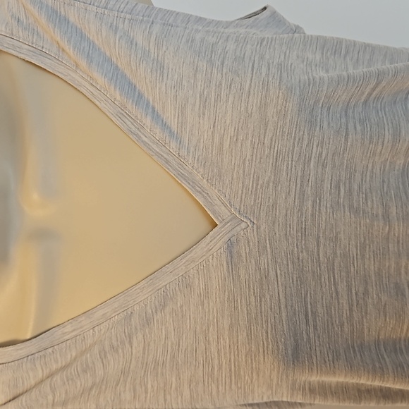 Old Navy Active Size XS Breathe On Light Gray V-neck workout shirt athletic top - Picture 3 of 16